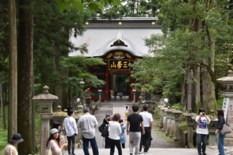 埼玉県にある三峯神社「随身門」