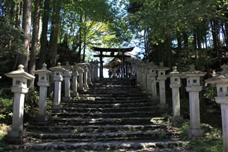 三峯神社への参道