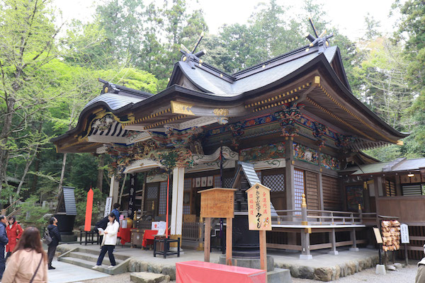 宝登山神社の社殿も彫刻が見事