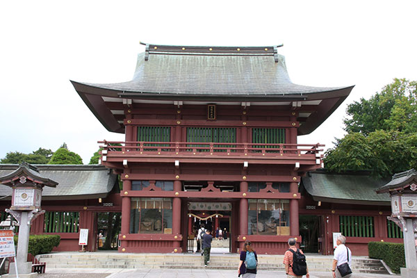 日本三大稲荷にも数えられる神社。