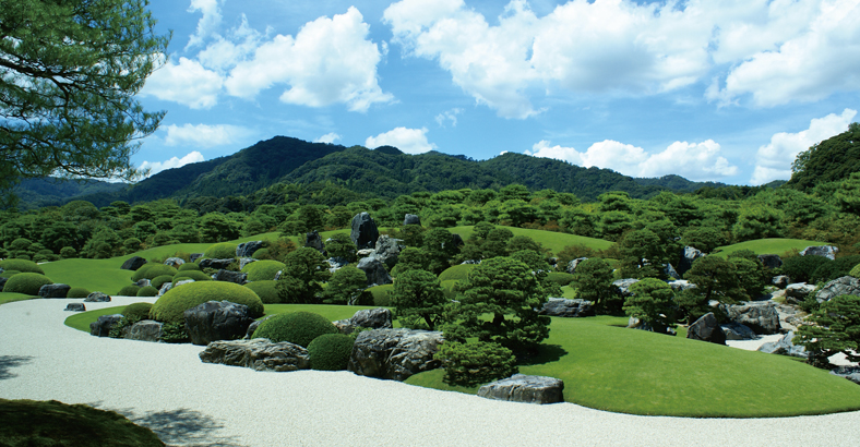 出雲大社と足立美術館の画像