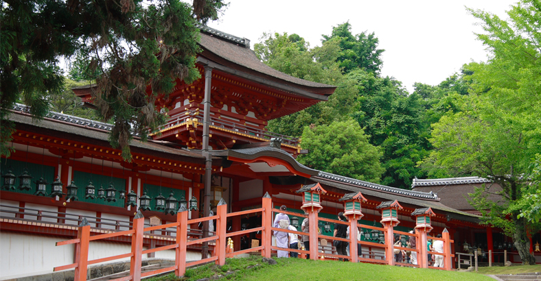 春日大社と石上神宮の画像