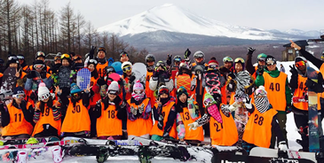 写真:イベント型スキー・スノボツアー