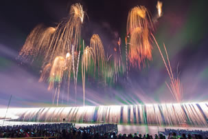 最前列確定の諏訪湖祭花火ツアー│プレミアム団体席から鑑賞｜四季の旅