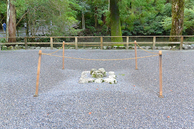 伊勢神宮外宮・三つ石