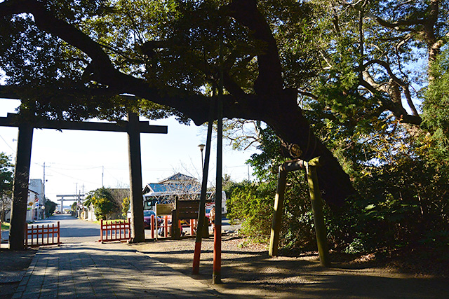 忍潮井（おしおい）に鳥居を息栖神社から見る