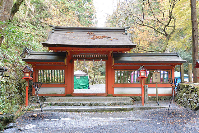 貴船神社・奥宮の神門