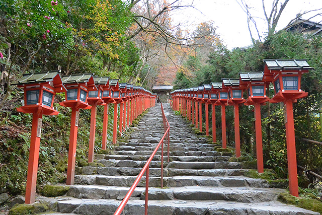 貴船神社・灯ろうの階段