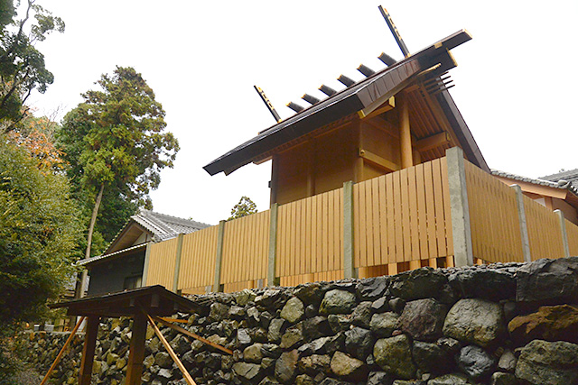 神明神社・本殿裏の参拝所