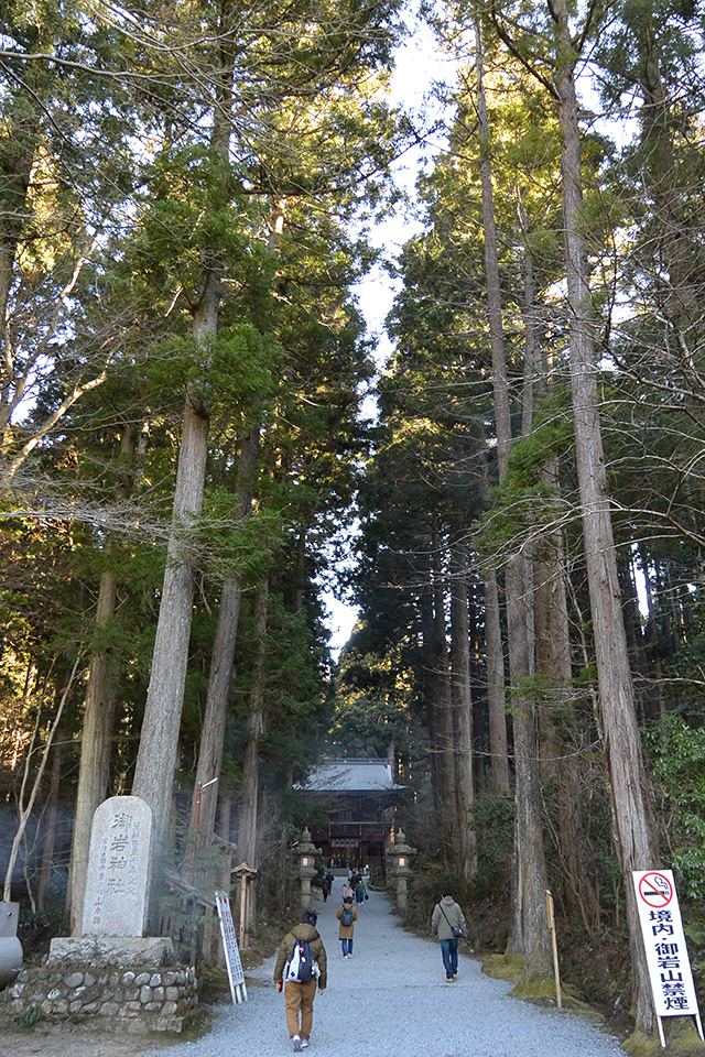 御岩神社・参道