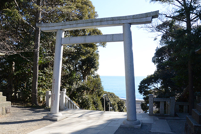 神磯への鳥居へ至る鳥居