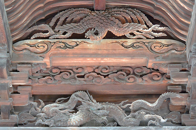 下社・秋宮「幣拝殿」鳳凰と龍の彫刻