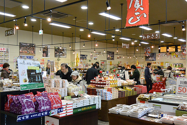 食祭館の土産物店