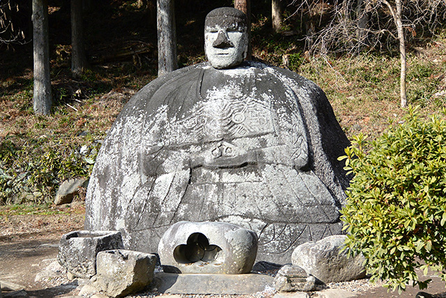 岡本太郎絶賛の「万治の石仏」