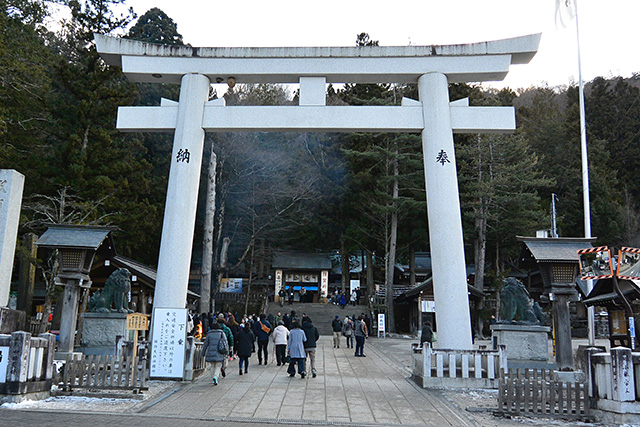 上社・本宮の北参道の鳥居