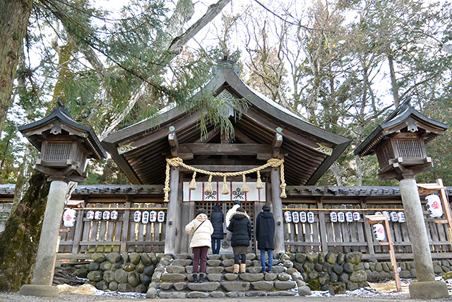 上社・前宮「拝殿」