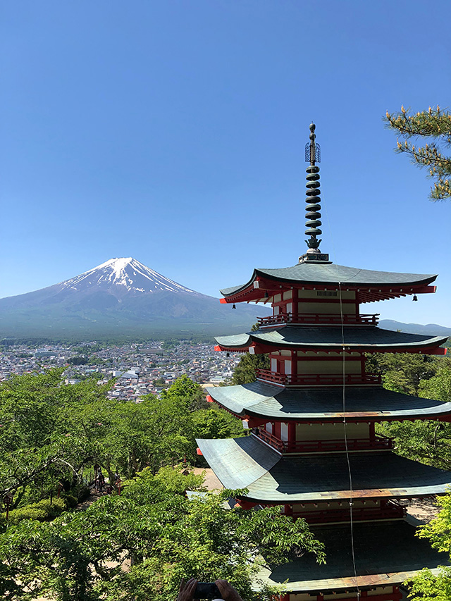 忠霊塔と富士山