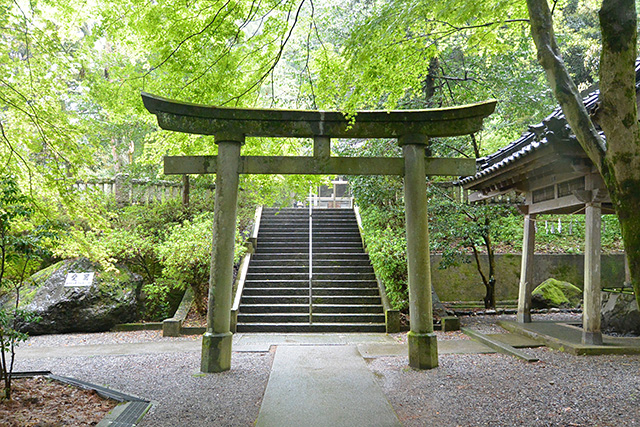 招魂社の鳥居