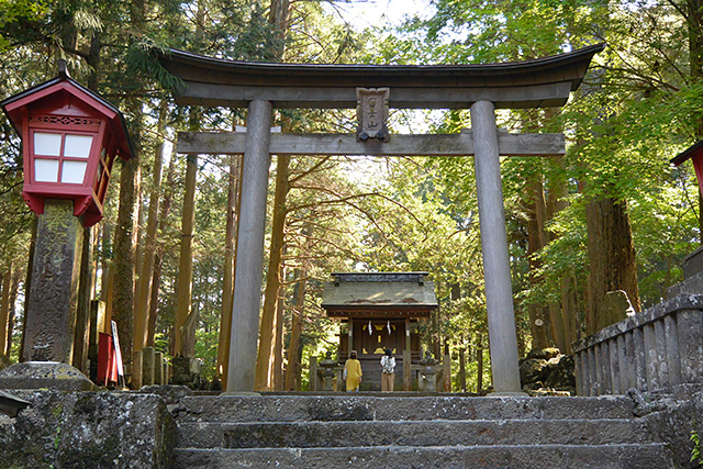 冨士登山道吉田口の鳥居と祖霊社