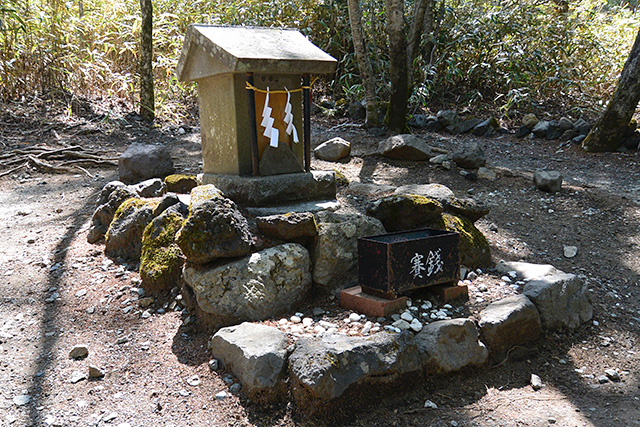 環状列石（ストーンサークル）の祠