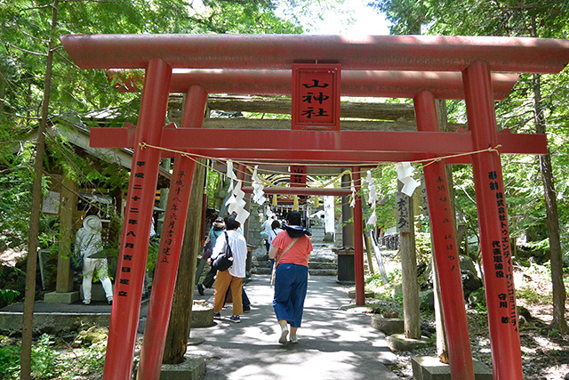 鳥居の最後に手水舎