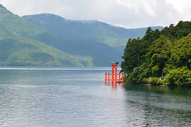 箱根神社の大鳥居（平和の鳥居）