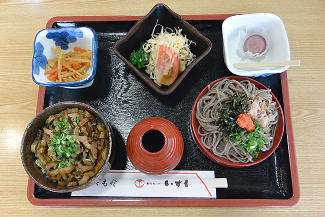 あなご飯と出雲そばのセット