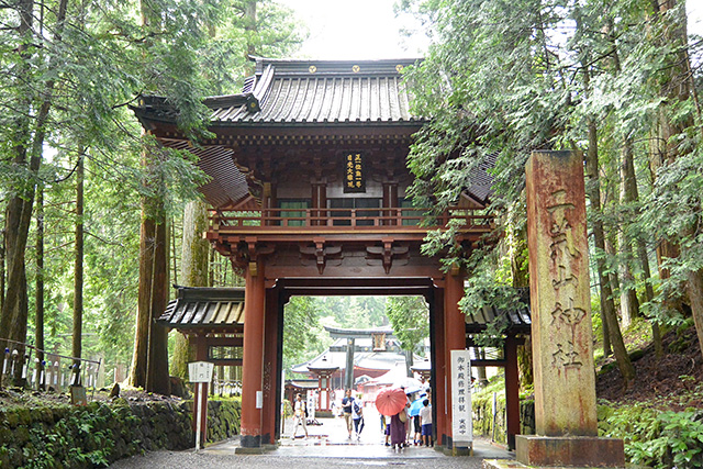 二荒山神社・楼門と社号