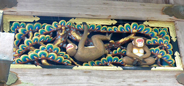 神厩舎の猿の彫刻