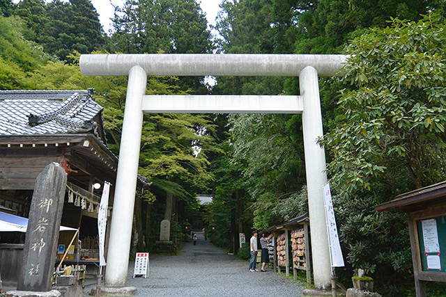 御岩神社・鳥居