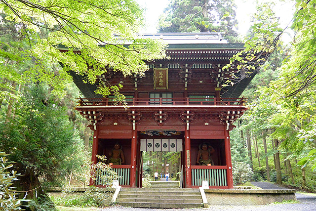 御岩神社・楼門（大仁王門）