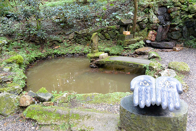 御岩神社・心洗の池