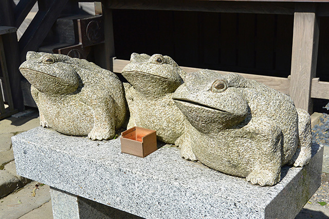 大洗磯前神社・ぶじかえる像