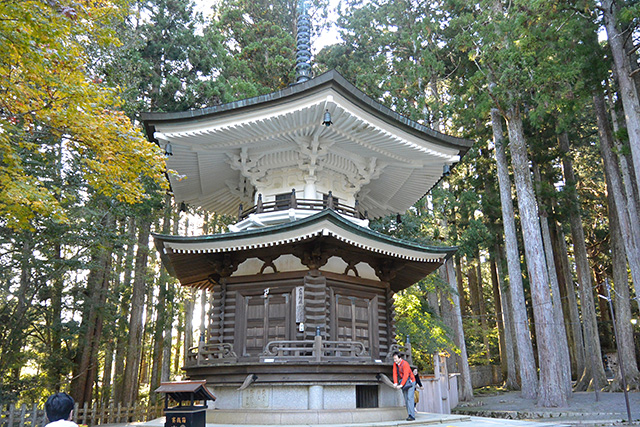 高野山・六角経蔵