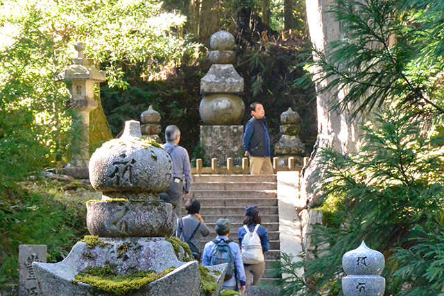 織田信長供養塔