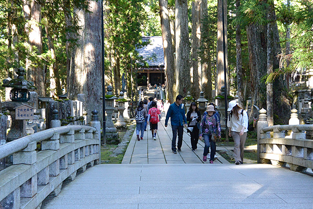 奥之院・御廟橋