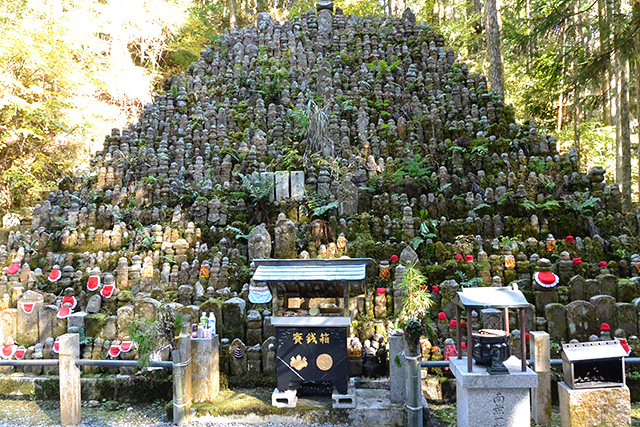 奥之院・無縁塚