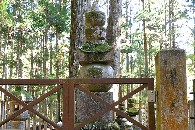 加賀前田家の供養塔