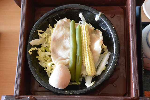 蒸した豚肉と野菜類