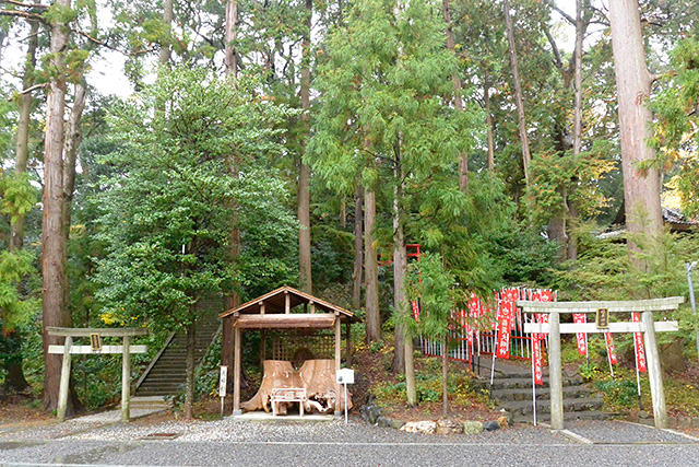 事任八幡宮・境内