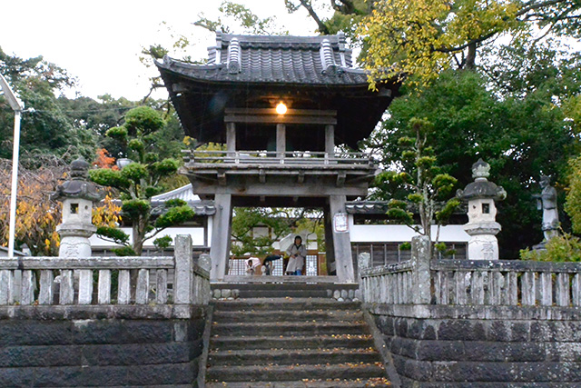 西光寺・山門