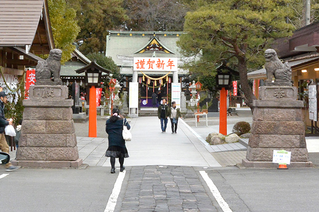 玉村八幡宮・参道の敷石