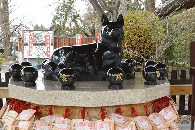 玉村八幡宮・撫で犬