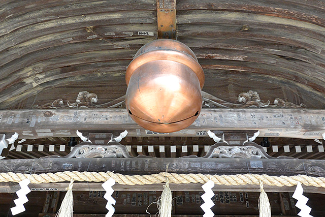 筑波山神社拝殿の鈴