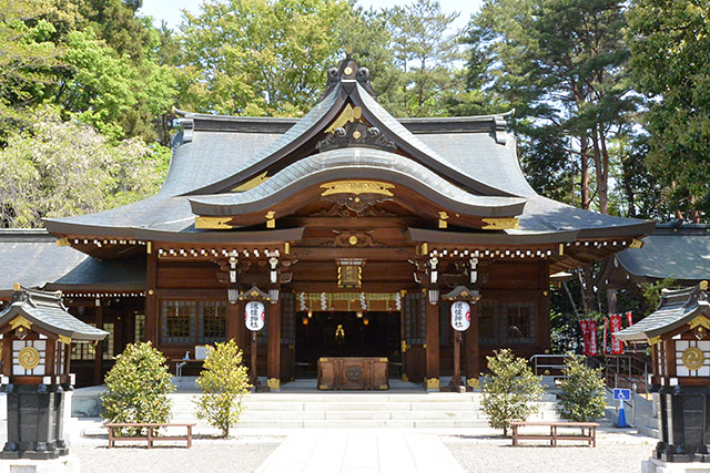 進雄神社・拝殿