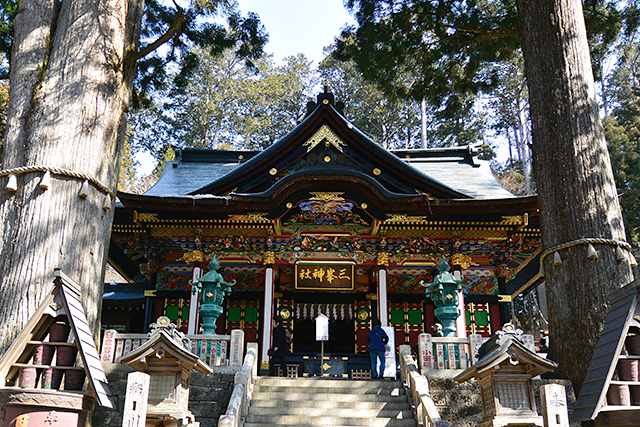 三峯神社・拝殿