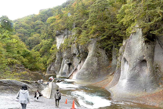 吹割の滝・奇岩