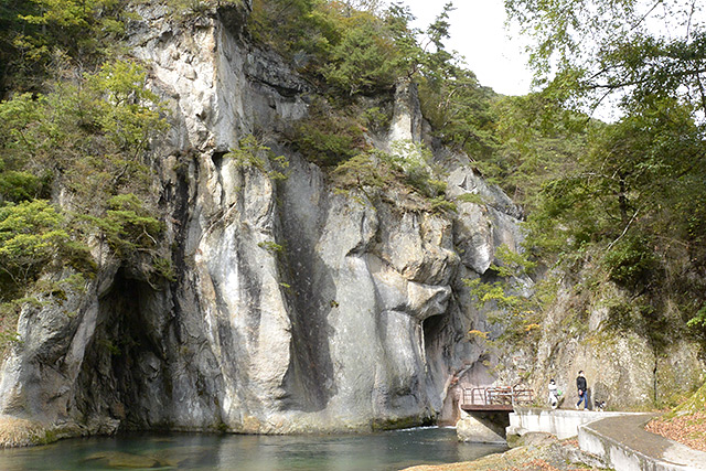 吹割の滝・奇岩