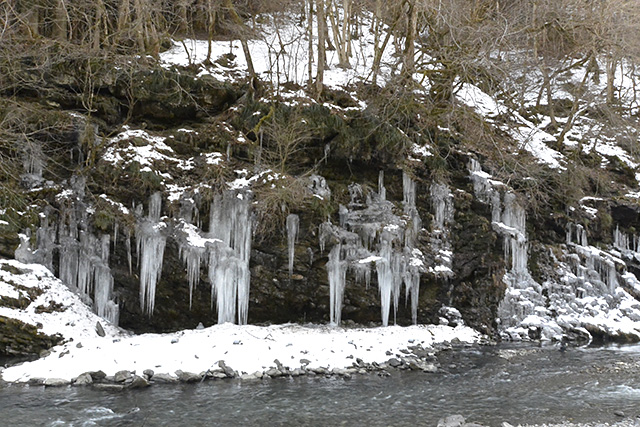 三十槌の氷柱