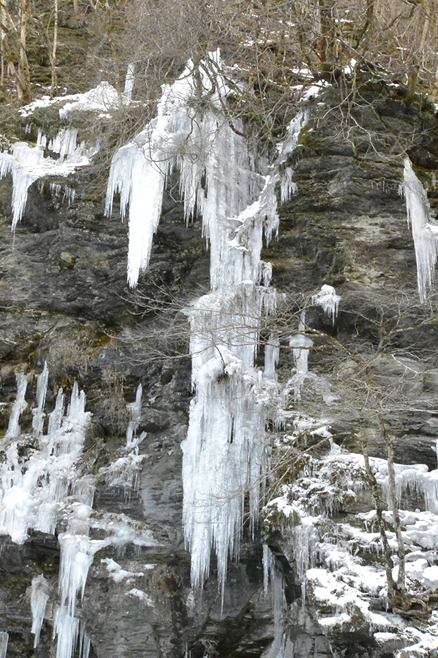 三十槌の氷柱